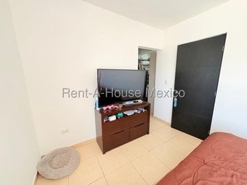 VENTA - Zákia . Casa con amenidades y 3 recámaras con 1 en planta baja