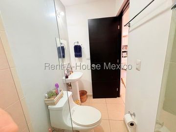 VENTA - Zákia . Casa con amenidades y 3 recámaras con 1 en planta baja