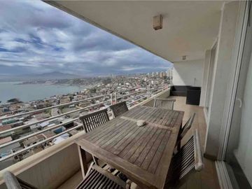 Arriendo departamento amoblado año corrido de 2 dormitorios con panorámica vista al mar en Las pimpinelas, Concón: