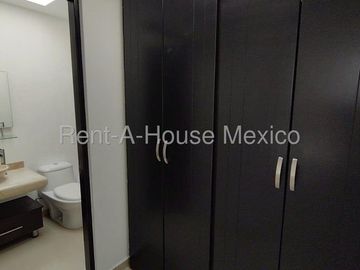 Casa con amenidades, 3 recámaras, área de TV. RENTA - Valle de Juriquilla