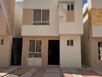 RENTA DE CASA NUEVA EN RESIDENCIAL CATALUÑA CON CASA CLUB