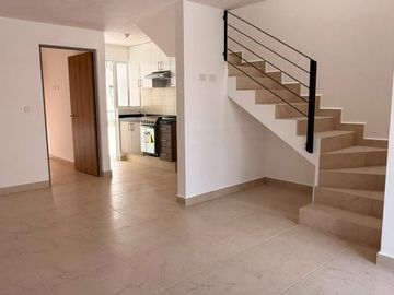 RENTA DE CASA NUEVA EN RESIDENCIAL CATALUÑA CON CASA CLUB