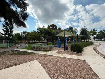 RENTA DE CASA NUEVA EN RESIDENCIAL CATALUÑA CON CASA CLUB