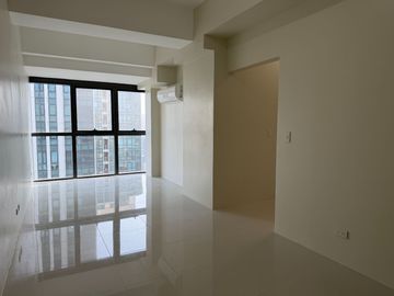 Last 2 Bedroom Rent to Own Condo For Sale in Uptown Ritz BGC Taguig across Uptown Mall