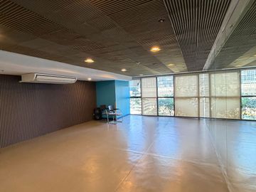 Last 2 Bedroom Rent to Own Condo For Sale in Uptown Ritz BGC Taguig across Uptown Mall