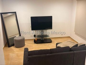 Casa con  roof garden, 3 recámaras, área de TV. RENTA - Jurica