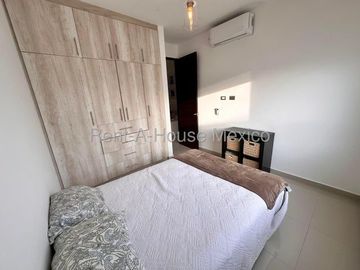 RENTA - Paseo San Junípero. Casa amueblada con sala de TV, 3 recámaras, amenidades