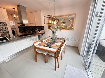 RENTA - Paseo San Junípero. Casa amueblada con sala de TV, 3 recámaras, amenidades