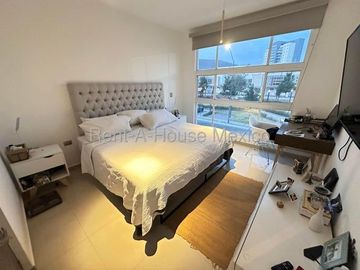 RENTA - Paseo San Junípero. Casa amueblada con sala de TV, 3 recámaras, amenidades