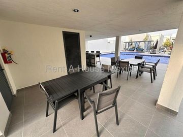 RENTA - Zibatá. Casa con roof garden, estudio, 3 recámaras, sala de TV