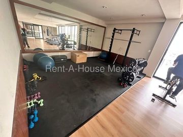 RENTA - Zibatá. Casa con roof garden, estudio, 3 recámaras, sala de TV