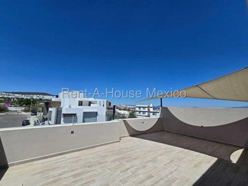 RENTA - Zibatá. Casa con roof garden, estudio, 3 recámaras