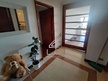 Santa Maria de Manquehue 4 Dormitorios 4 Baños Con 2 Estac. y 1 Bodega.