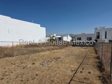Cumbres del Lago Terreno Residencial en Fraccionamiento Totalmente Habitado SGU2066