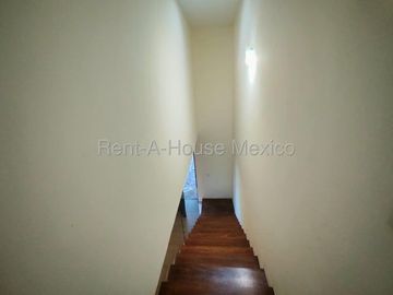 RENTA - Zibatá. Casa con amenidades, 3 recámaras, roof garden