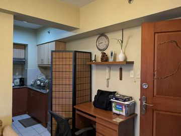 Fully Furnished 2-Bedroom Unit at Woodsville Viverde Mansions