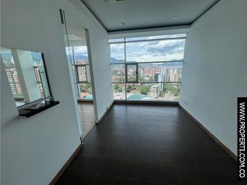 Oficina en Arriendo Los Balsos Medellin