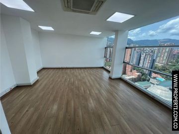 Oficina en Arriendo Los Balsos Medellin
