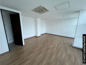 Oficina en Arriendo Los Balsos Medellin