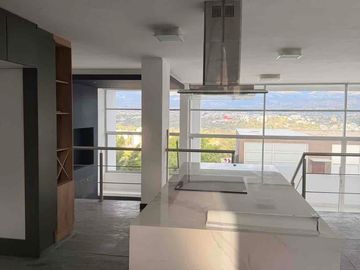 Renta PH de 3 dormitorios con vista en Cumbaya