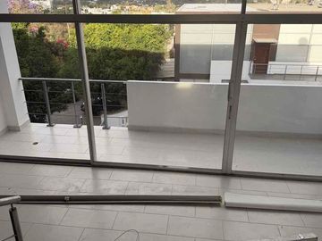 Renta PH de 3 dormitorios con vista en Cumbaya