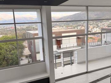 Renta PH de 3 dormitorios con vista en Cumbaya