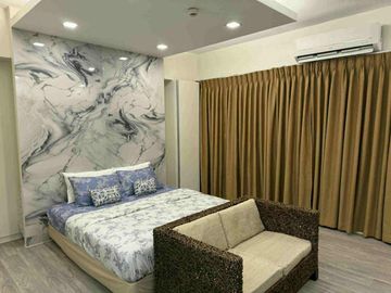 Studio condominium unit in The St. Francis Shangri-La Place for rent