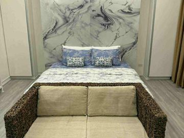 Studio condominium unit in The St. Francis Shangri-La Place for rent
