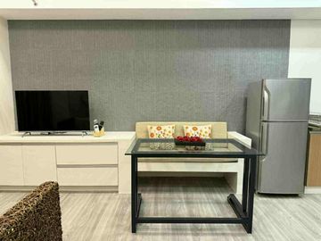 Studio condominium unit in The St. Francis Shangri-La Place for rent