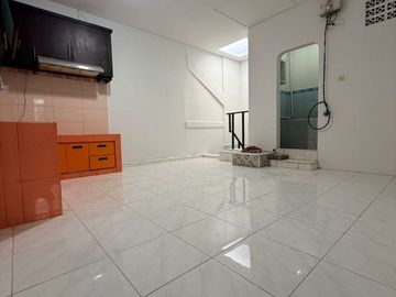 P LK Dijual Cepat Rumah 6X15 Siap Huni di Cengkareng Indah