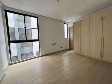 27M- 3 STOREY TOWNHOUSE w/ 4 BEDROOMS PLUS BUILT IN CLOSET, FOR SALE IN OBRERO, QUEZON CITY