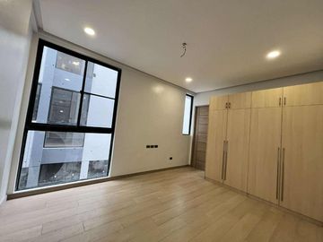 27M- 3 STOREY TOWNHOUSE w/ 4 BEDROOMS PLUS BUILT IN CLOSET, FOR SALE IN OBRERO, QUEZON CITY