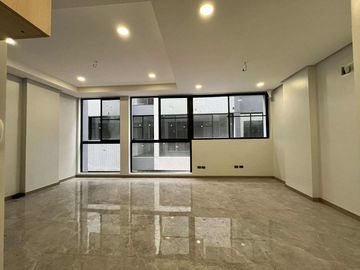 27M- 3 STOREY TOWNHOUSE w/ 4 BEDROOMS PLUS BUILT IN CLOSET, FOR SALE IN OBRERO, QUEZON CITY