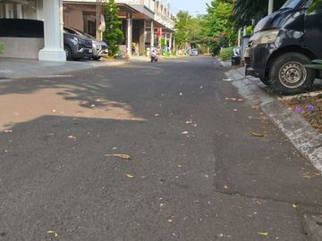 Rumah Minimalis Full Renovasi di Cluster South Thames JGC – Kitchen Set, AC 4 Unit, SHM