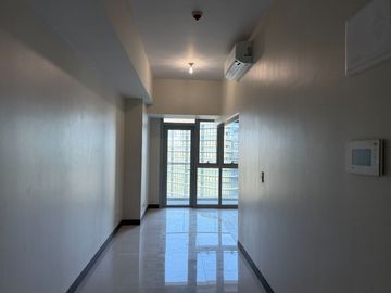 For Sale 1 Bedroom Rent to Own Condo in Uptown Parksuites 2 BGC Taguig facing Ortigas Skyline