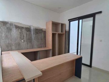 Turun Harga!! Rumah 2 Lantai Siap Huni Berlokasi Di
