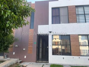 Puertas de San Miguel - RENTA. Casa de 2 recámaras