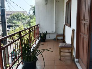 Dijual rumah kosan aktif di jalan utama, pondok Pekayon indah.