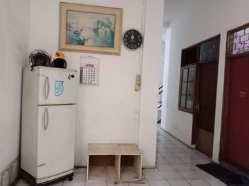 Dijual rumah kosan aktif di jalan utama, pondok Pekayon indah.