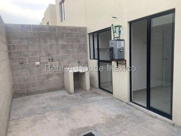 RENTA. Casa con amenidades y 3 recámaras - Capital Sur