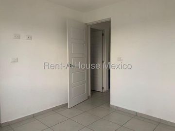 RENTA. Casa con amenidades y 3 recámaras - Capital Sur