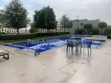 RENTA. Casa con amenidades y 3 recámaras - Capital Sur