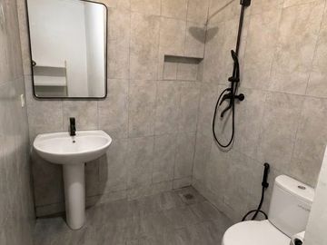 Dijual Rumah di Pesanggrahan Bintaro Jaksel Dengan Bangunan 2 Lantai Dan Tanah Yang Luas EF-18876