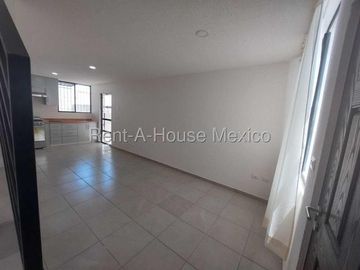 Capital Sur - RENTA. Casa de 2 recámaras