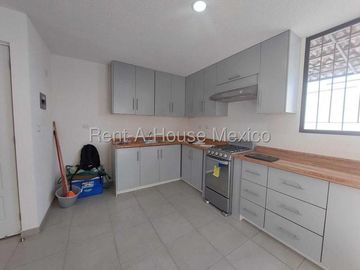 Capital Sur - RENTA. Casa de 2 recámaras