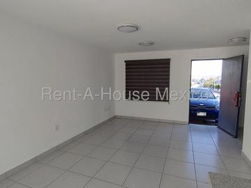 RENTA. Casa con amenidades y 3 recámaras - Zákia