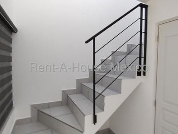 RENTA. Casa con amenidades y 3 recámaras - Zákia