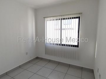RENTA. Casa con amenidades y 3 recámaras - Zákia