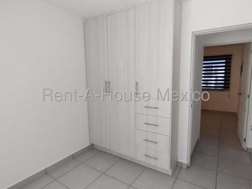 RENTA. Casa con amenidades y 3 recámaras - Zákia