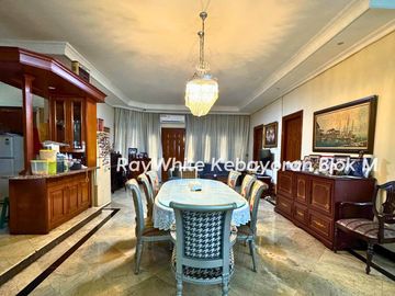 Rumah di Town House area Simprug, Kebayoran Lama Jakarta Selatan